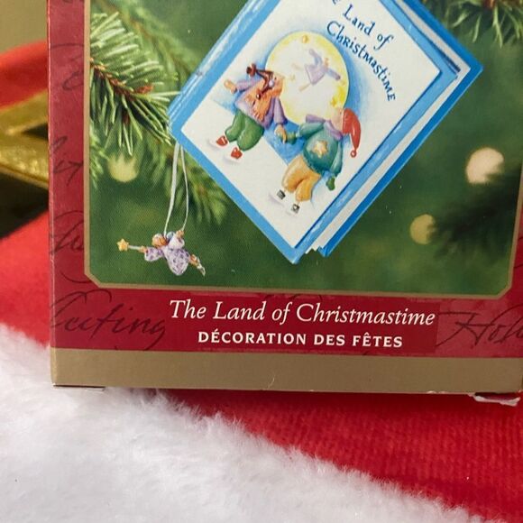 2001 Hallmark The Land of Christmastime Keepsake Ornament - Picture 6 of 9